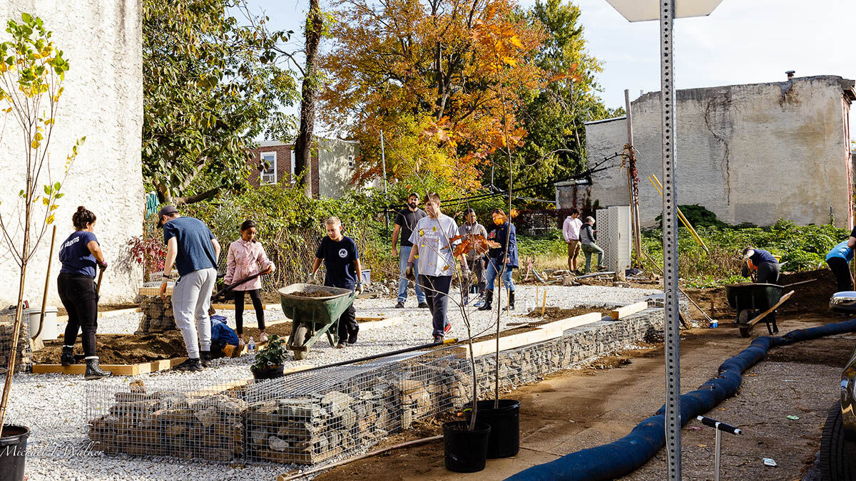 student volunteers in melon street park